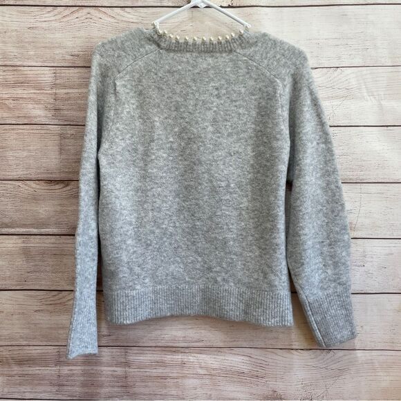 NEW WITH TAGS ANN TAYLOR GRAY SWEATER WITH PEARL DETAILING - Picture 5 of 7